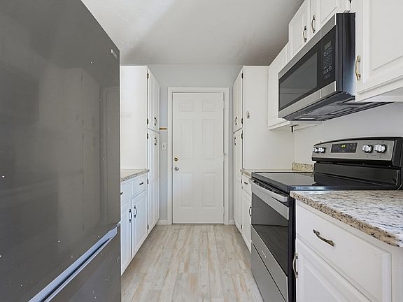 4th image of 425 Main St Unit 9D