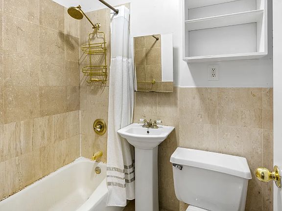 5th image of 142 E 49th St APT 9D