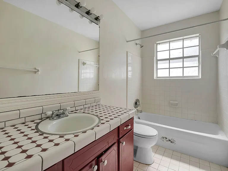 2613 Killarney Way — Photo 36