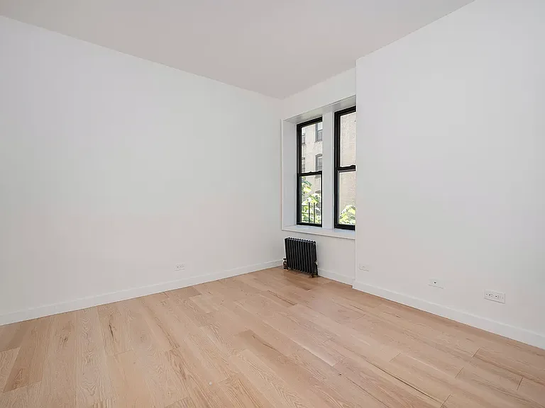 15 Crown St #5D — Photo 2