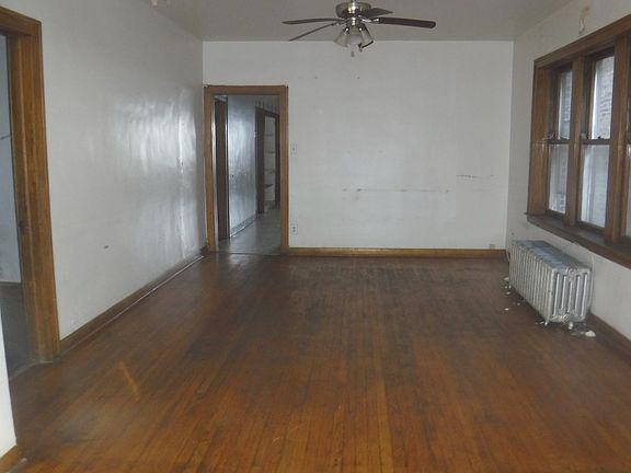 3rd image of 6931 S Artesian Ave
