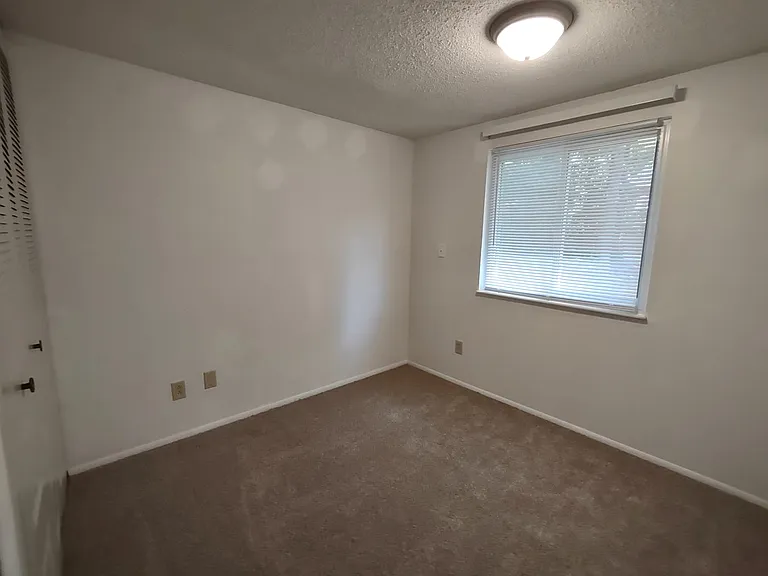 8218 Knights Bridge Rd — Photo 12
