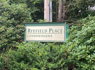 8 Longmeadow Dr APT 22, Rowley, MA 01969