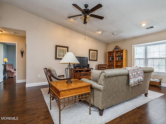 3rd image of 6 Morden Close #1000