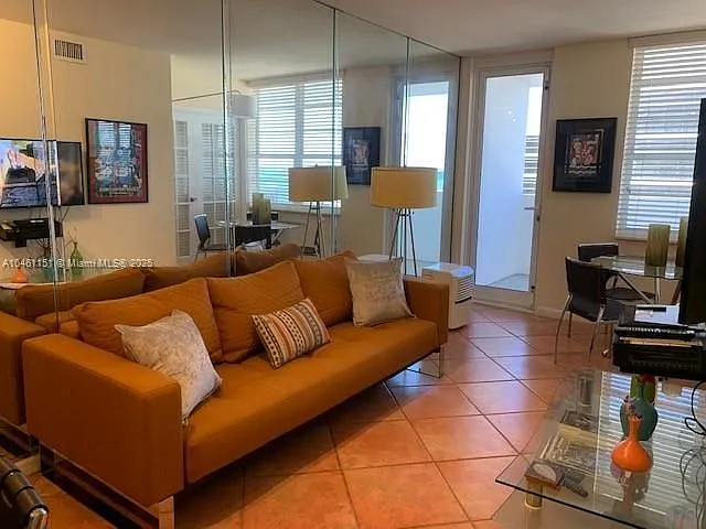1 bed, 1.0 bath, 565 sqft, $3,500 — Photo 1