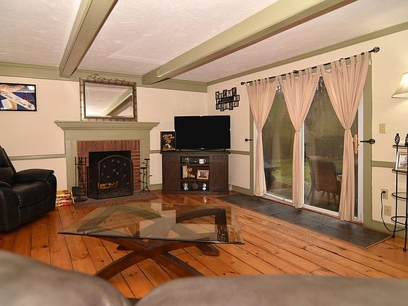 4th image of 46 Rockland St
