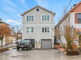 221 Desrosiers St, Ottawa, ON K1L 7T2