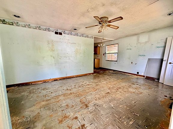 2nd image of 3112 Tremont Rd