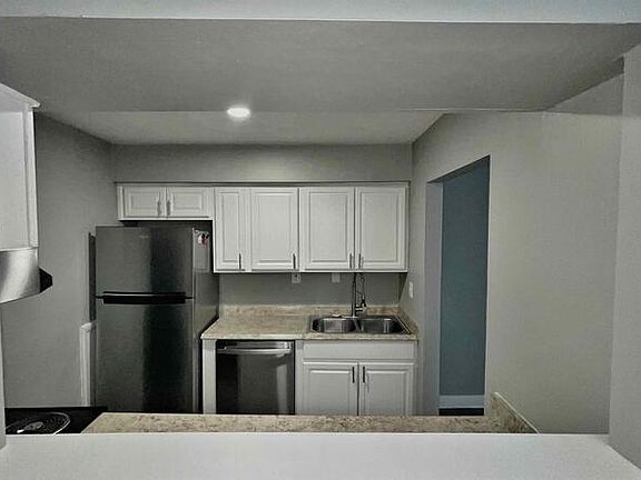 5th image of 719 Marvin Ave APT 104