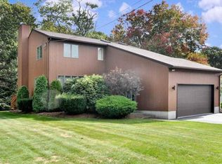 80 Derbyshire Dr, Cranston, RI 02921