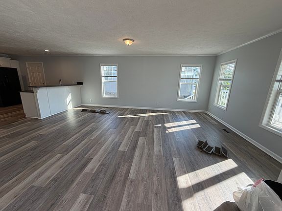 4th image of 824 Lookout Dr