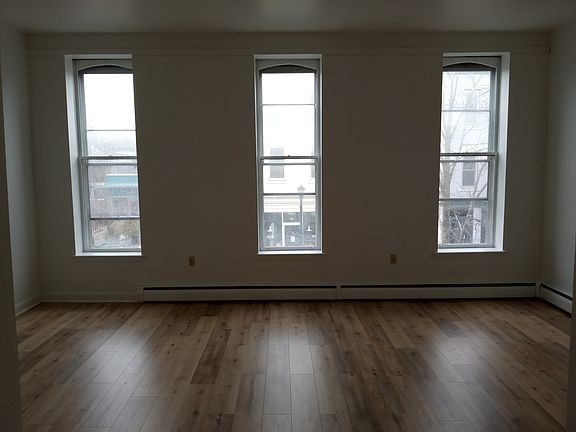 Living / Dining Area