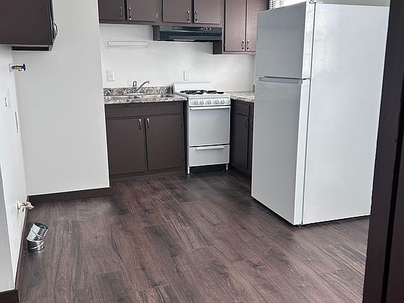 3rd image of 1714 W Illinois Ave