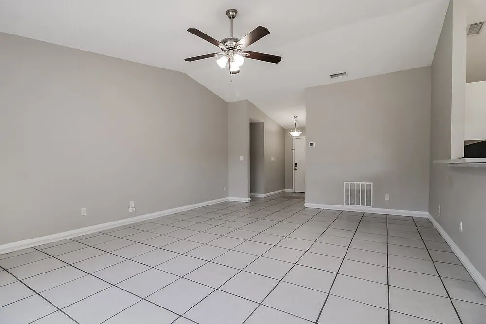3 bed, 2.0 bath, 1652 sqft, $2,665 — Photo 3