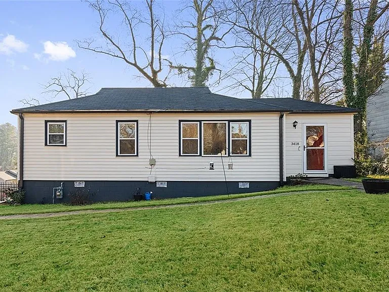 3418 Louise St — Photo 2