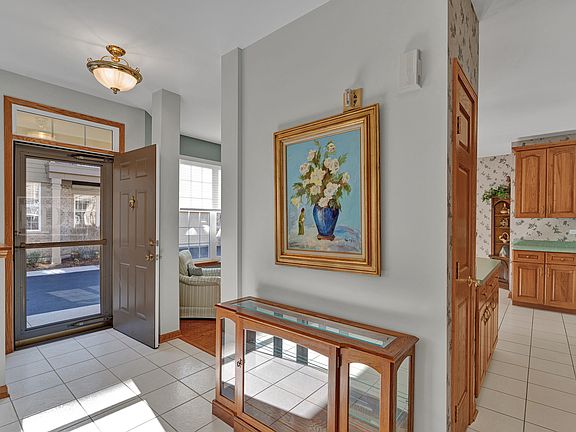 3rd image of 6269 Edgebrook Ln E