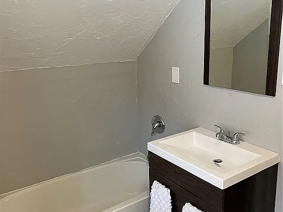 4th image of 3643 W 148th St