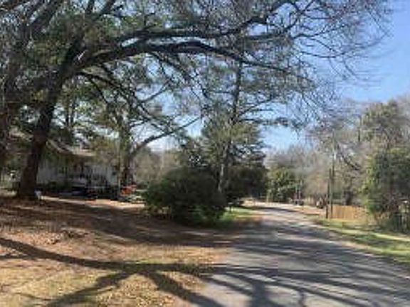 Exterior Neighborhood (street photo)