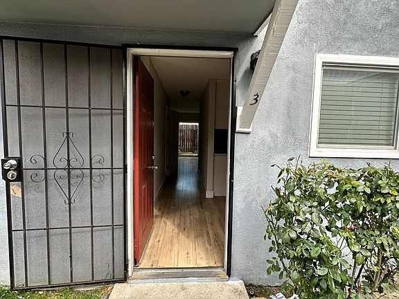 3rd image of 412 N Valley St #3