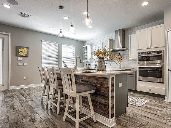 5th image of 1025 Crescent Lake Dr N