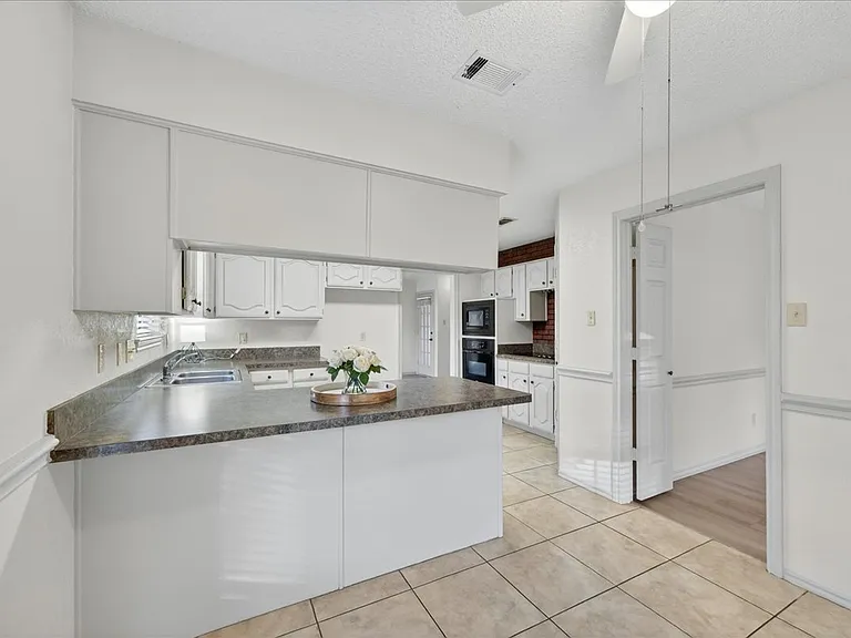 3509 Edgehill Dr — Photo 10