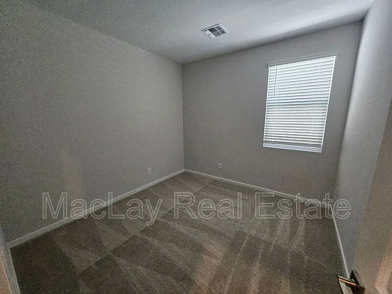 33723 N Blackwell Dr — Photo 9