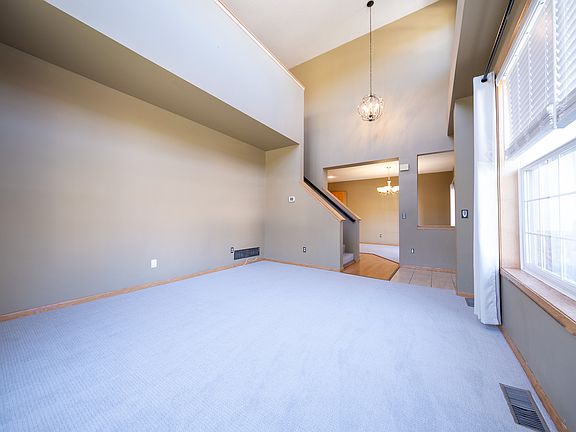 4th image of 9637 Zircon Ln N