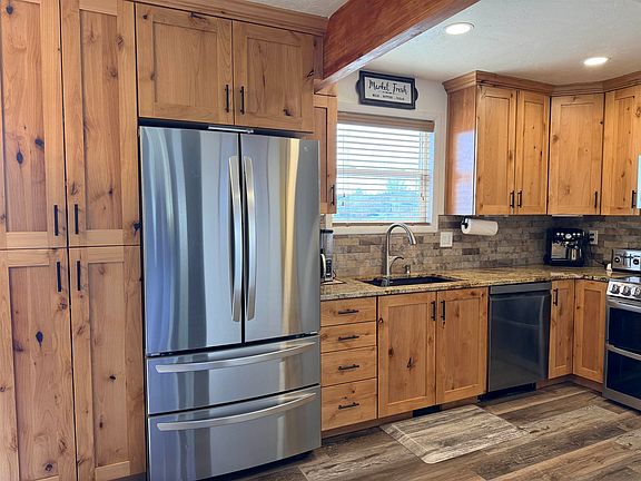 5th image of 1109 Overland Dr