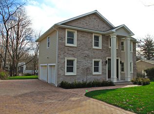 260 Herbert Pl, Paramus, NJ 07652