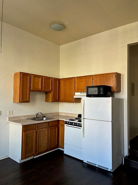 1st image of 431 Market St APT 1