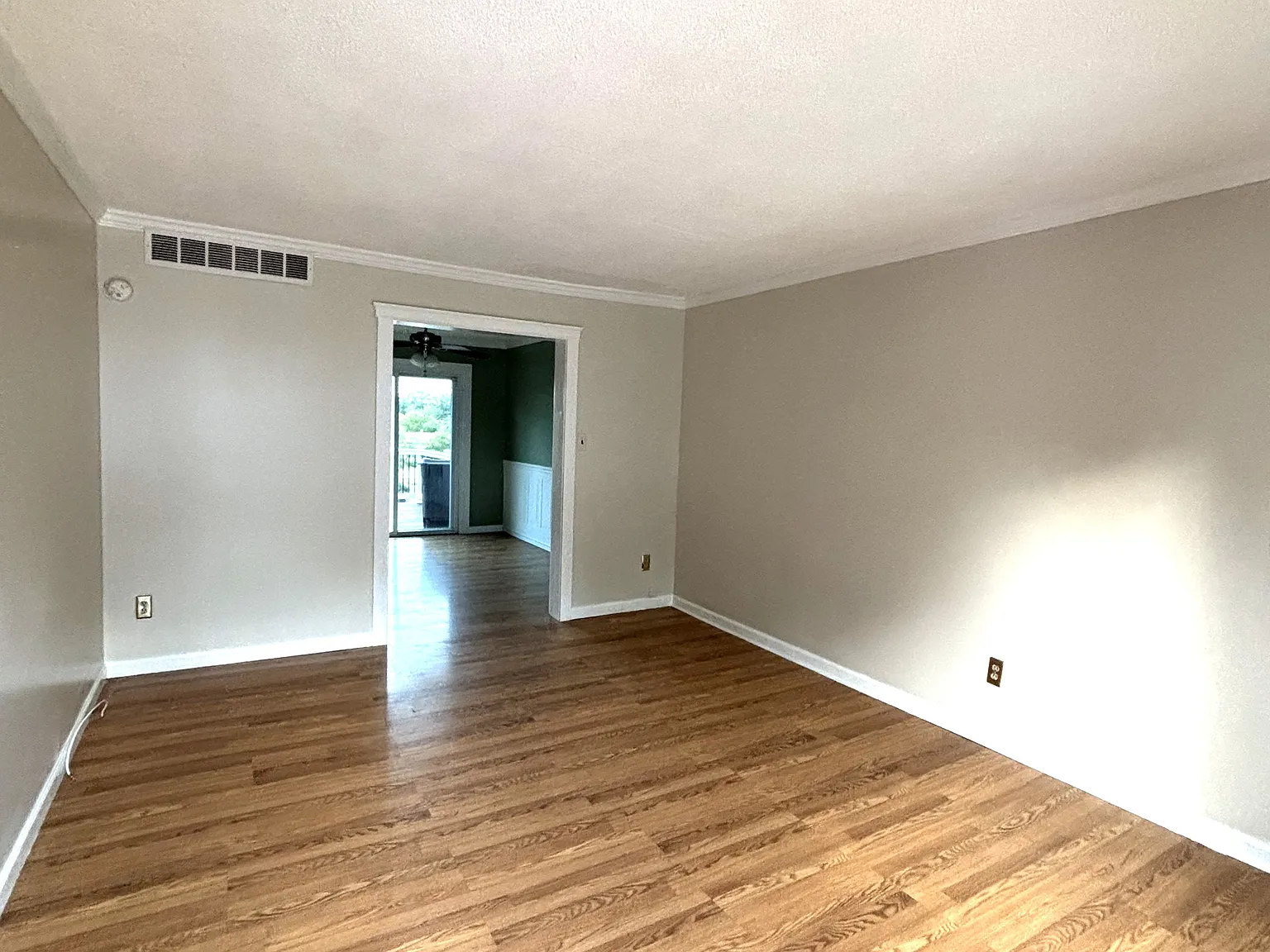 3 bed, 1.5 bath, 1056 sqft, $2,050 — Photo 3