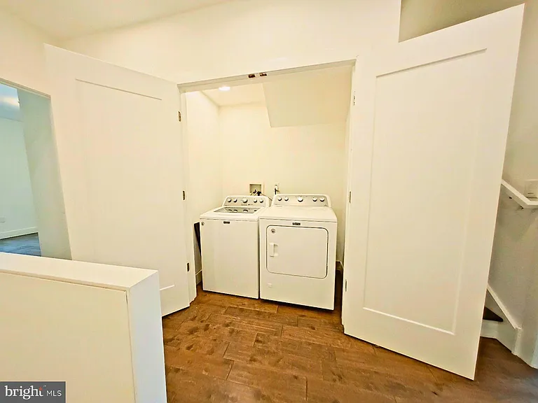 421 Wallace St — Photo 20