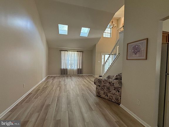 3rd image of 21 Ashland Ave