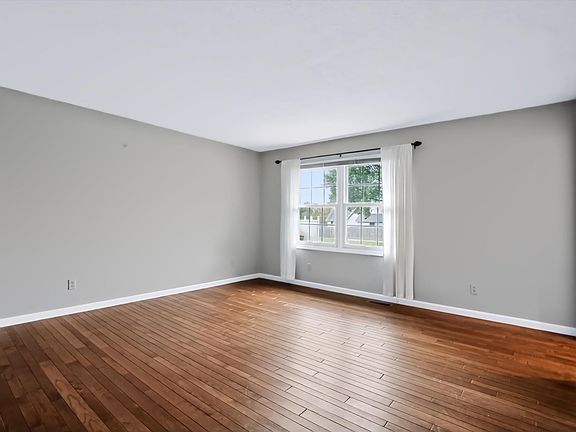 4th image of 903 S Rainier Ct