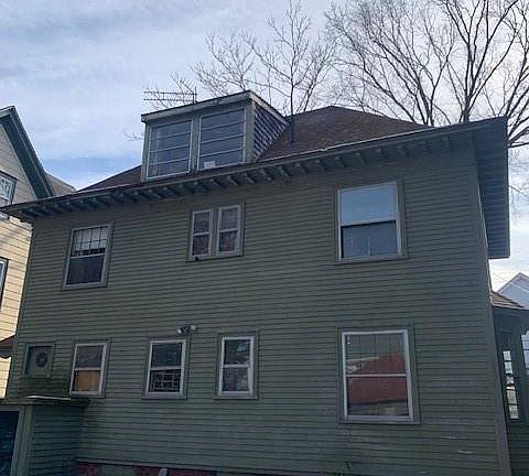 4th image of 236 Pleasant St