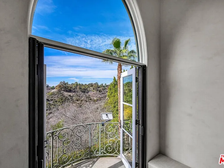 3110 Benedict Canyon Dr — Photo 39