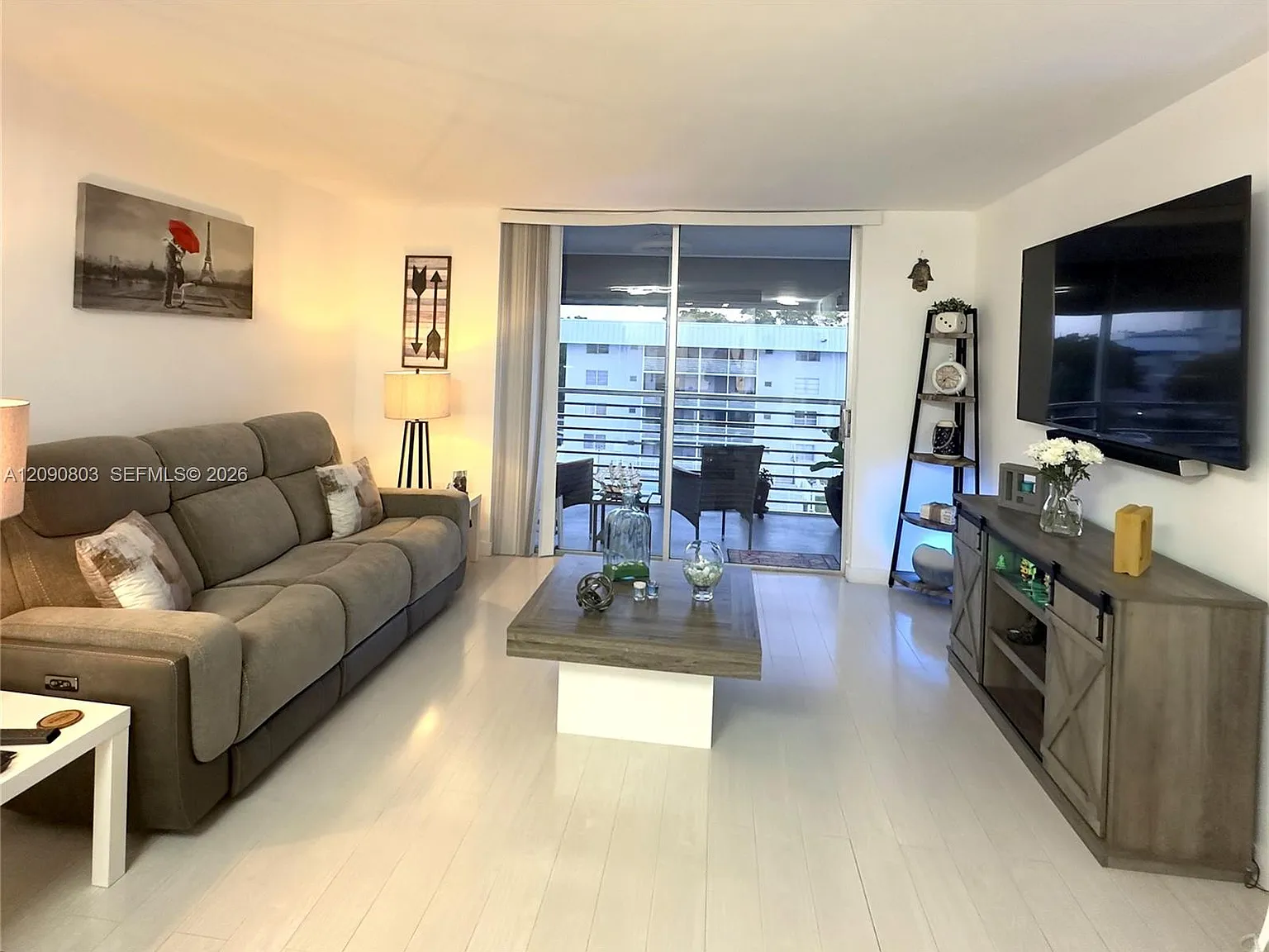 Eden Isles Condo No 5 — Photo 2