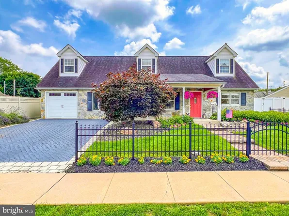 64 Long Loop Rd, Levittown, PA 19056