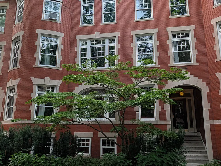 9 Strathmore Rd #4 — Photo 1