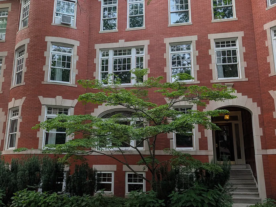 9 Strathmore Rd #4