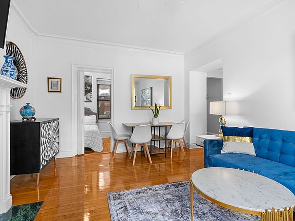 3rd image of 135 W 58th St APT 3D