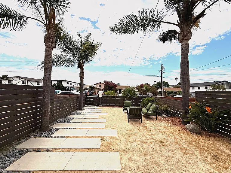 577 Florence St — Photo 4