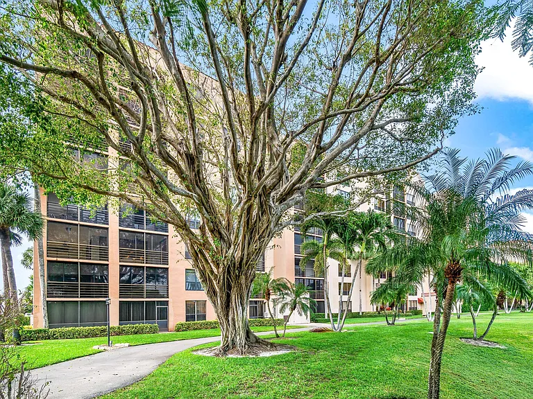 7201 Promenade Dr E #302 — Photo 41