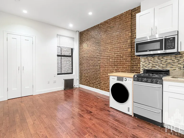 176 E 85th St #2B — Photo 3