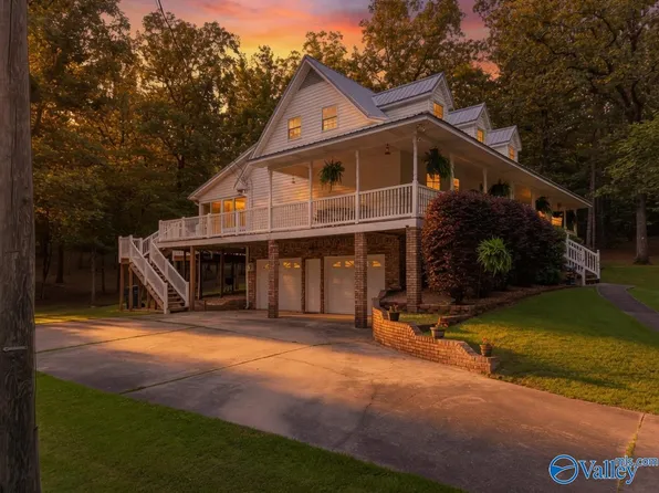2541 16th St, Calera, AL 35040