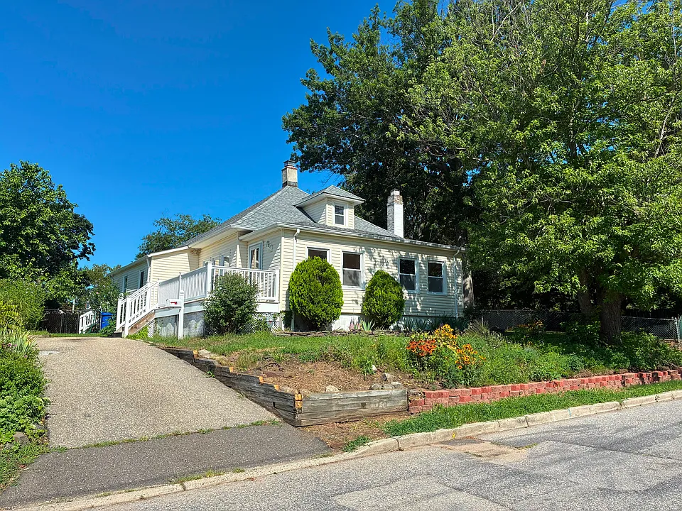 18 N Central Ave