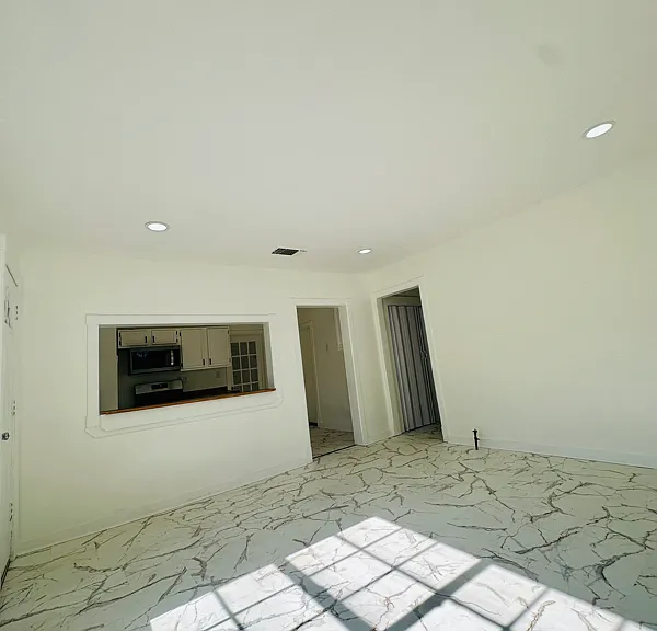 2300 Bryan St — Photo 8