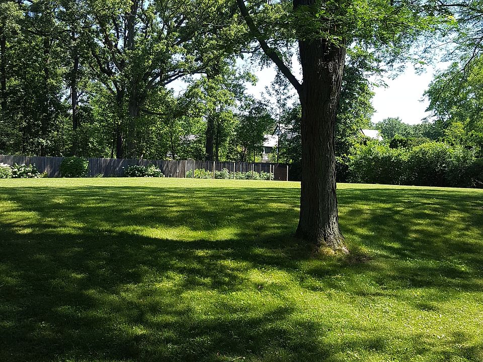 2nd image of 285 White Oak Ln