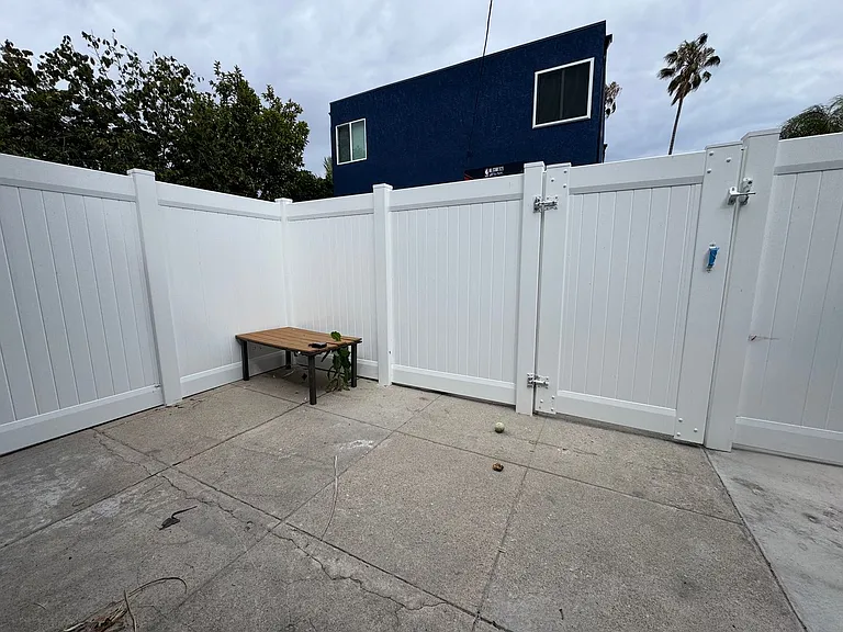 2203 1/2 S Sycamore Ave — Photo 8