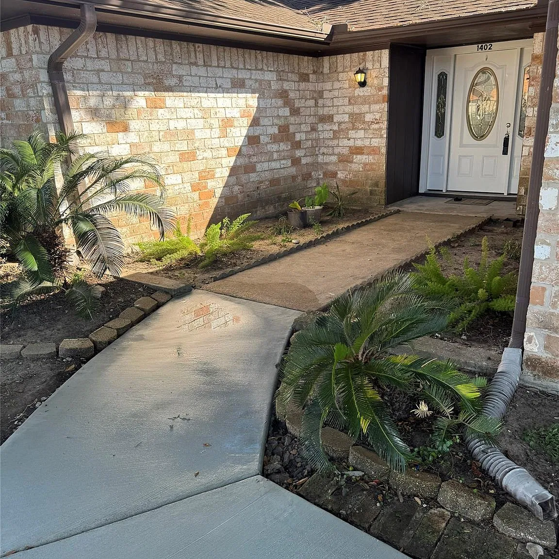 3 bed, 2.0 bath, 1711 sqft, $2,200 — Photo 2